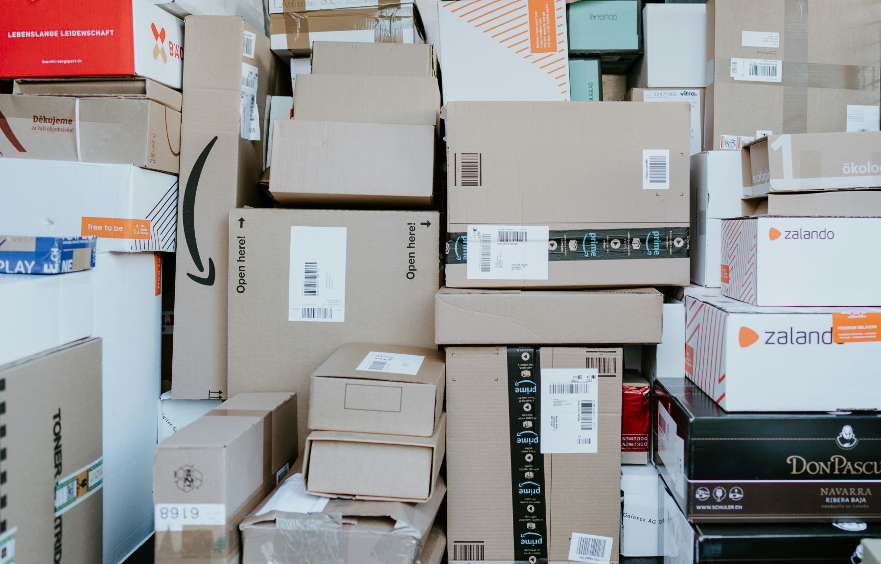 Turning Feedback into Action: Enhancing Sustainability in Packing and Shipping